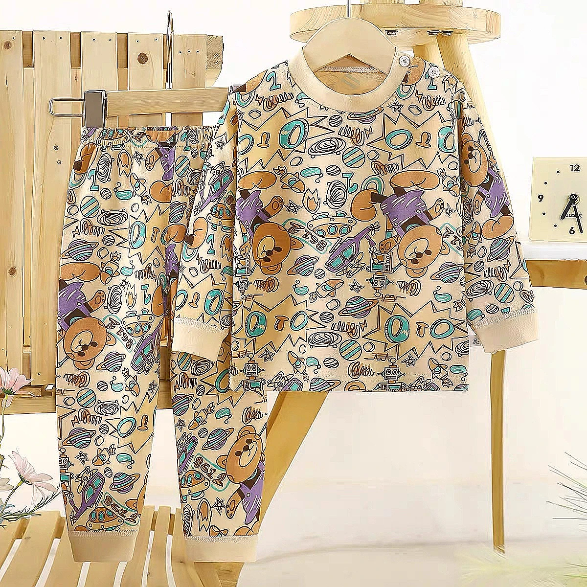 سێتێکی منداڵانەی شیک پێکهاتوو لە دوو پارچ