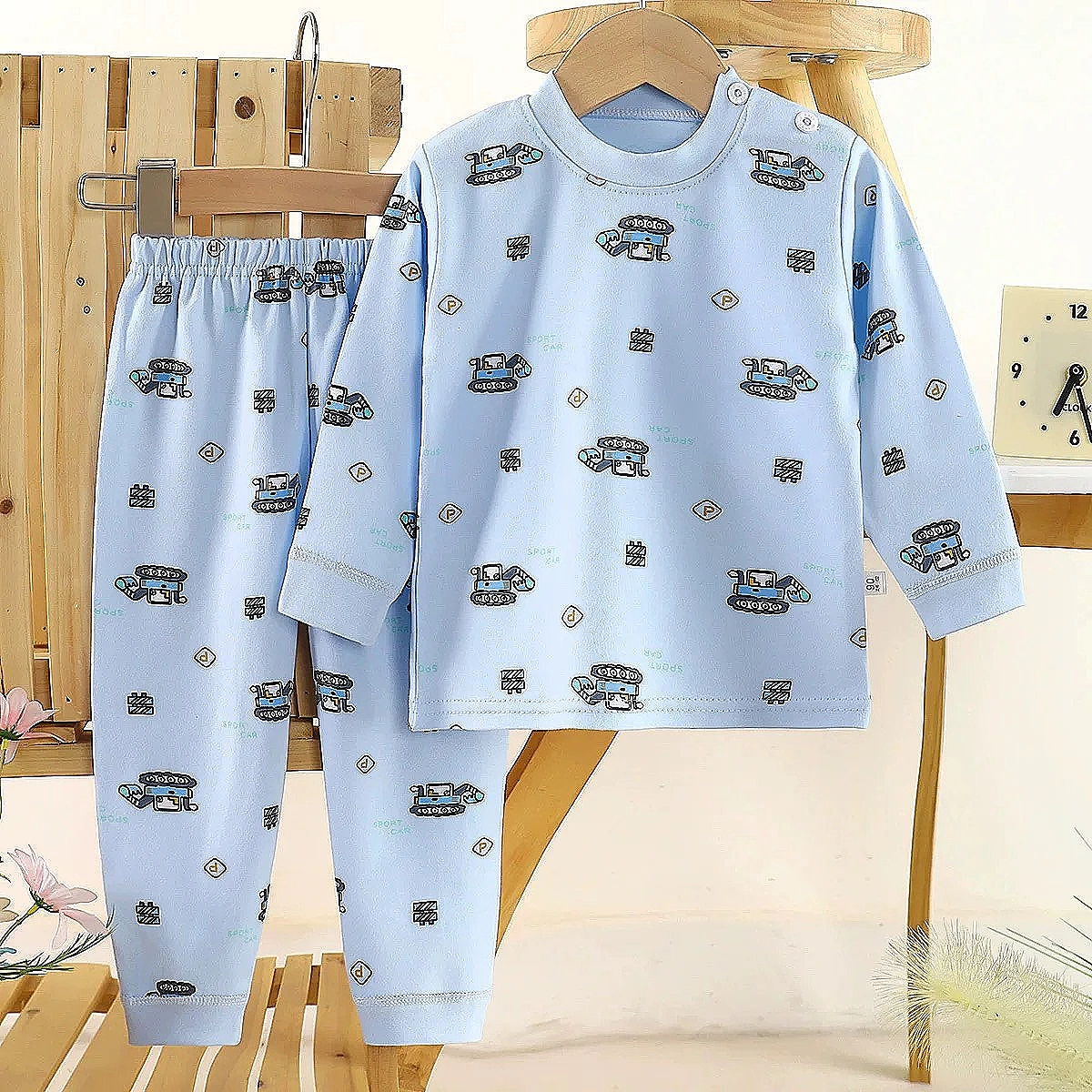 سێتێکی منداڵانەی شیک پێکهاتوو لە دوو پارچە