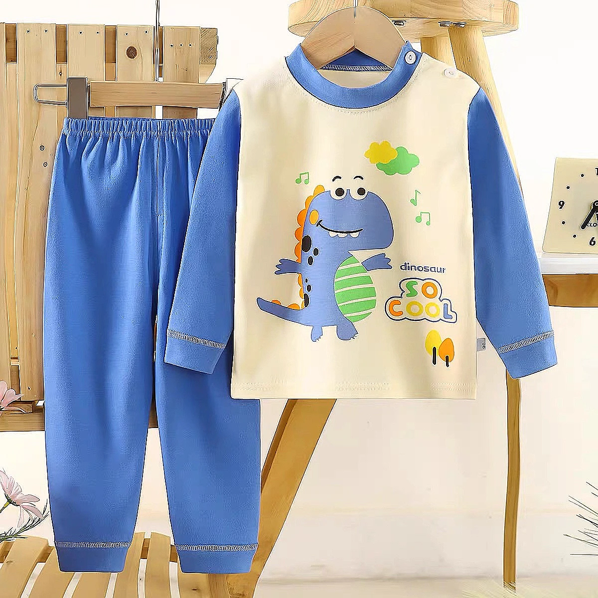 سێتێکی منداڵانەی شیک پێکهاتوو لە دوو پارچە