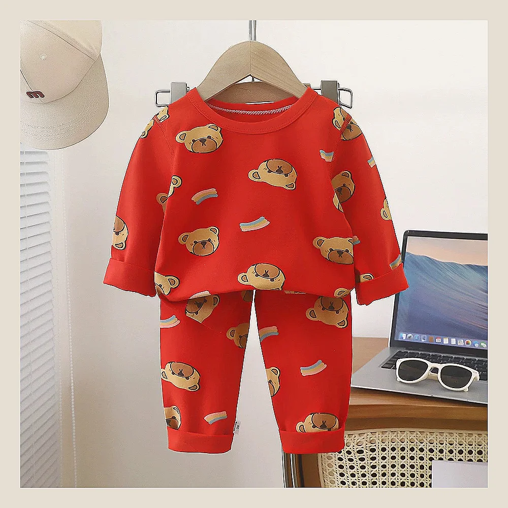 سێتێکی منداڵانەی شیک پێکهاتوو لە دوو پارچە