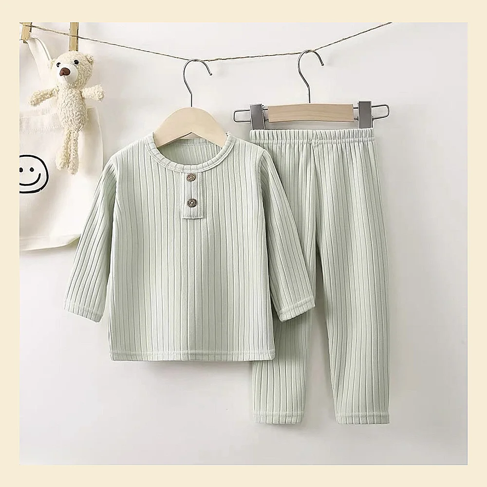 سێتێکی منداڵانەی شیک پێکهاتوو لە دوو پارچە