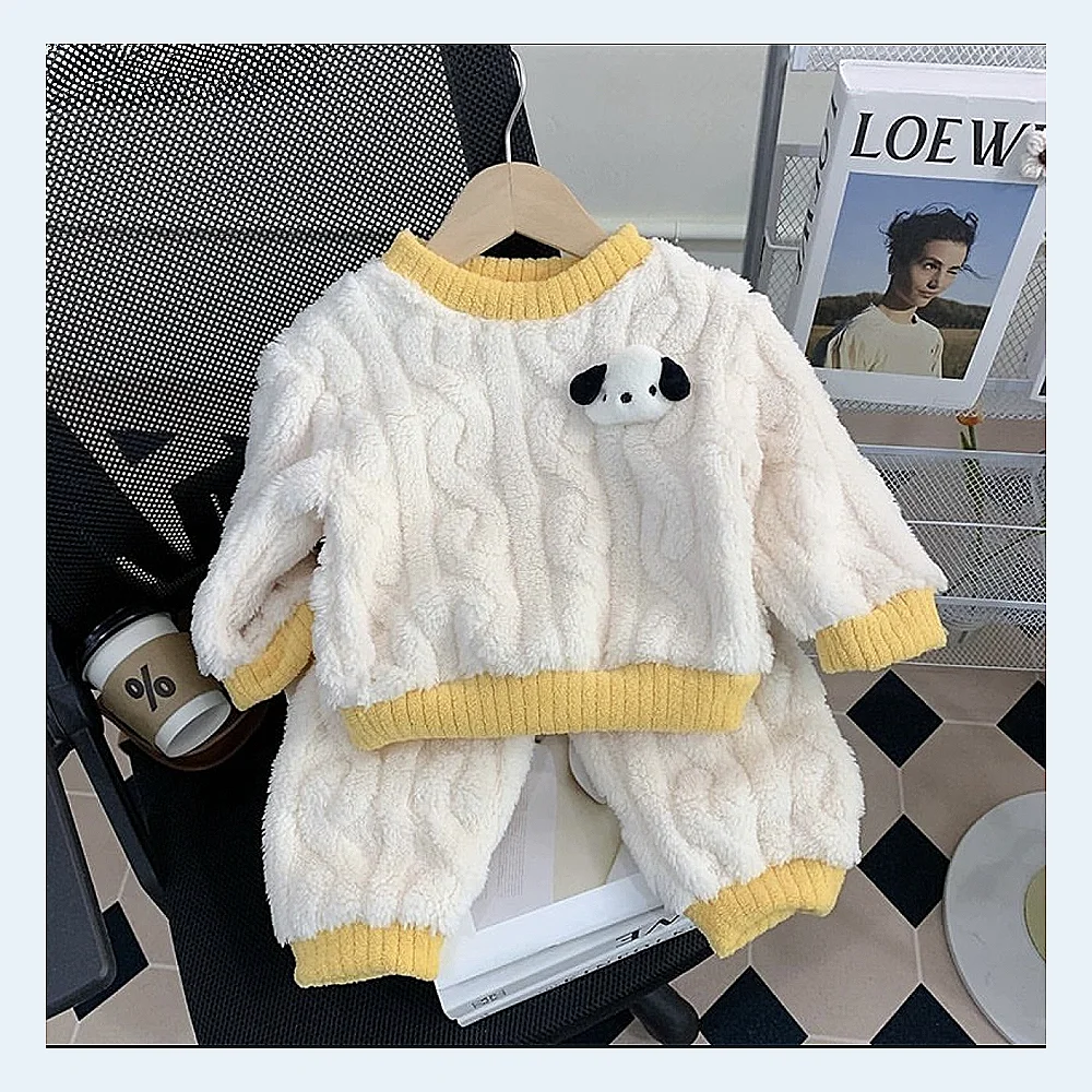 سێتێکی منداڵانەی شیک پێکهاتوو لە ناو خوری