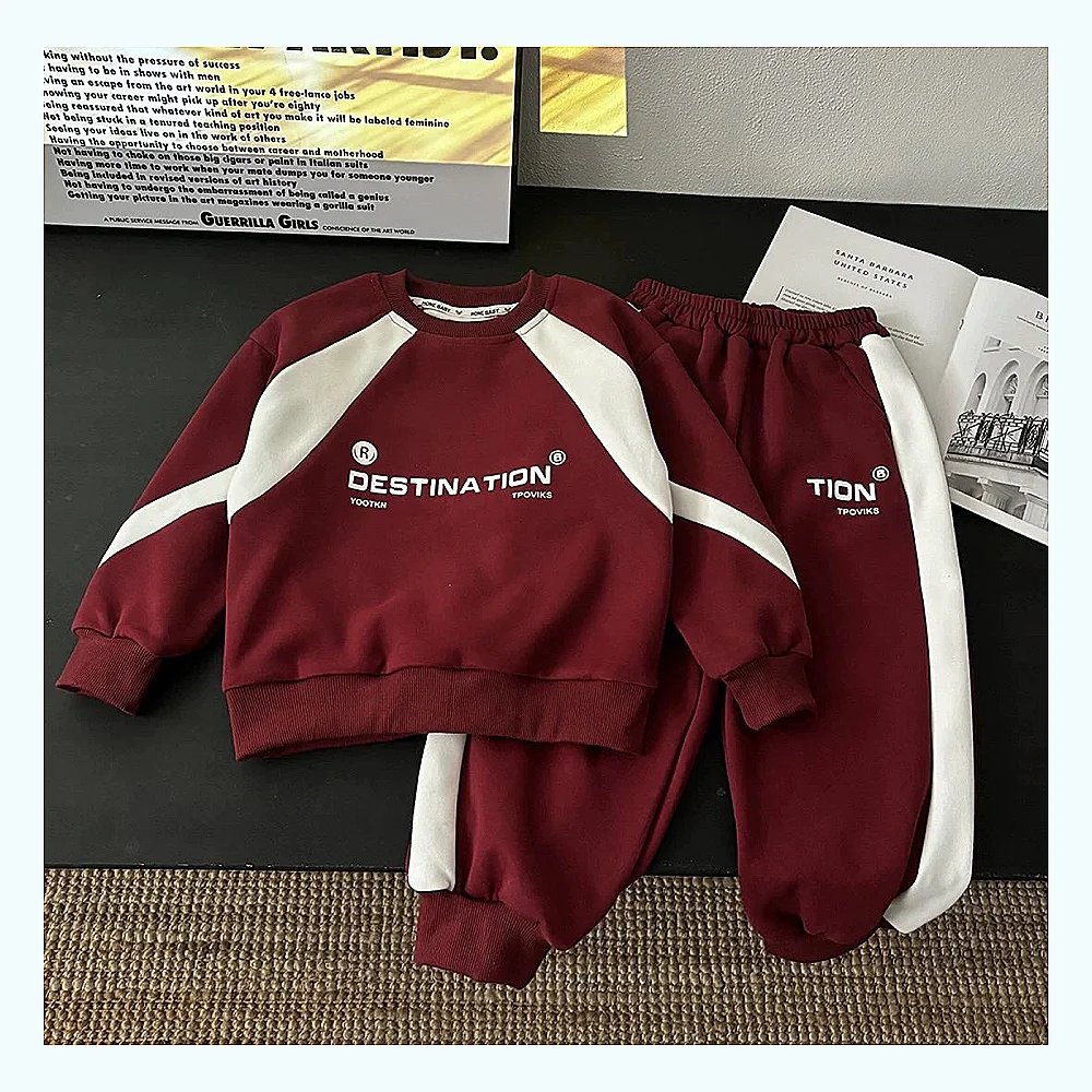 سێتێکی منداڵانەی شیک پێکهاتوو لە دوو پارچە