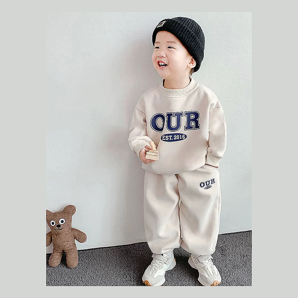 سێتێکی منداڵانەی شیک پێکهاتوو لە دوو پارچە