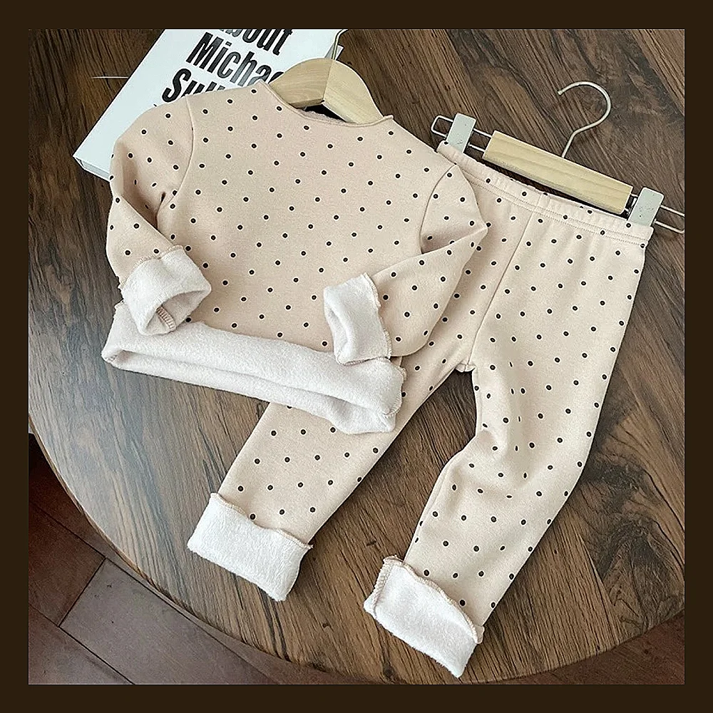 سێتێکی منداڵانەی شیک پێکهاتوو لە دوو پارچە