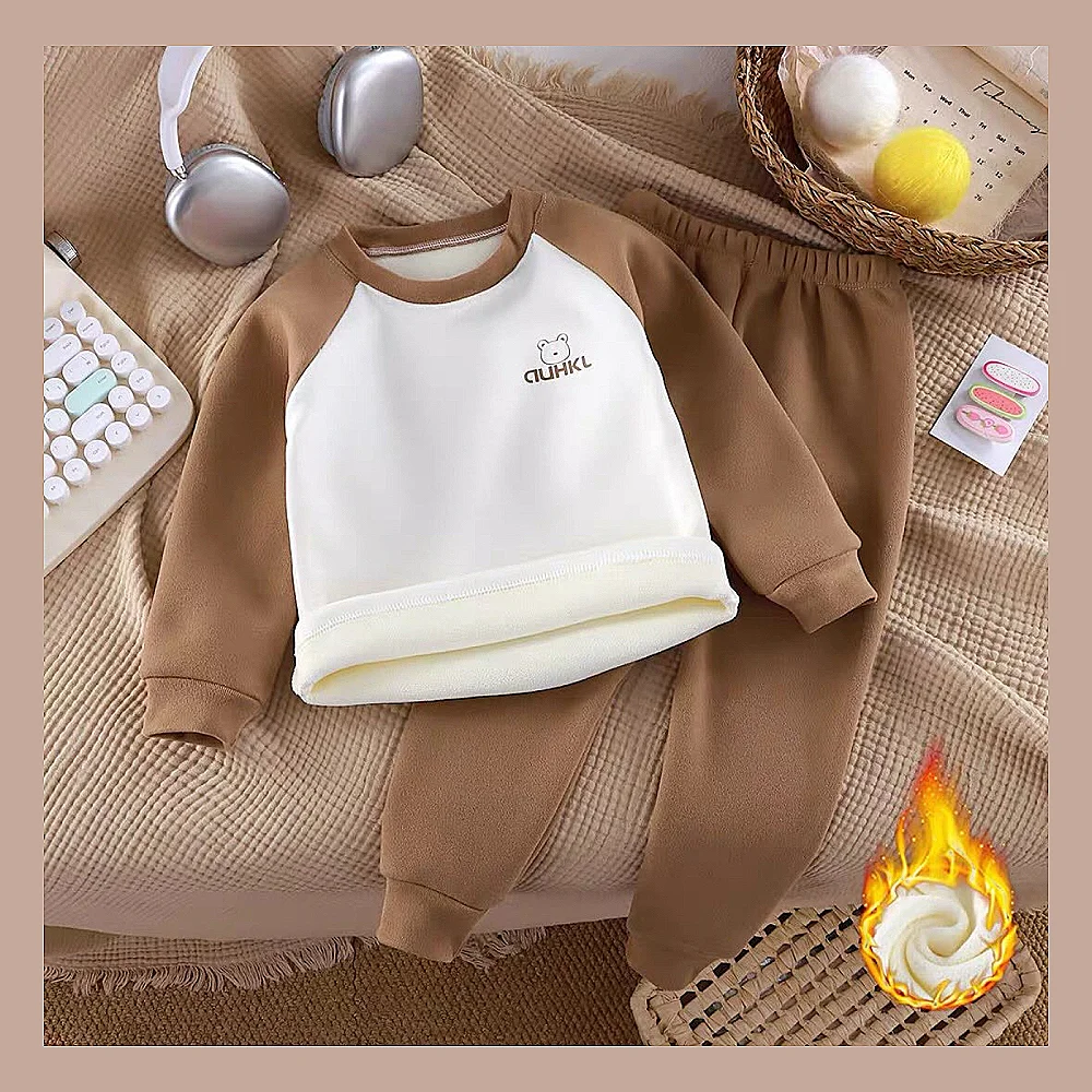 سێتێکی منداڵانەی شیک پێکهاتوو لە دوو پارچە